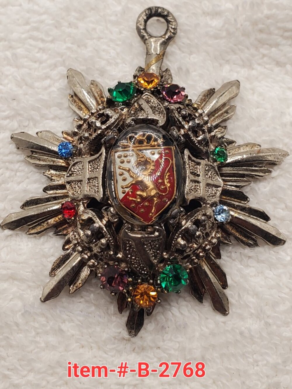 1 Vintage European Design Pendant, item # B-2768, wy. 32 grams.